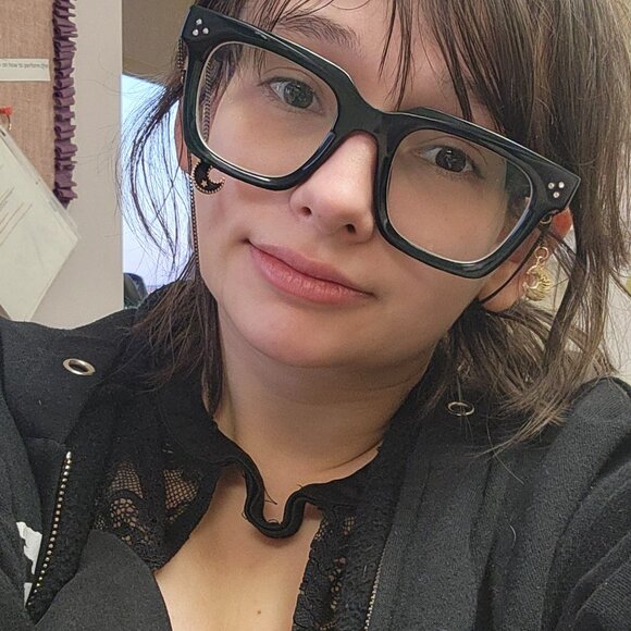 Meet your Posher, Madyson - Picture 2 of 2